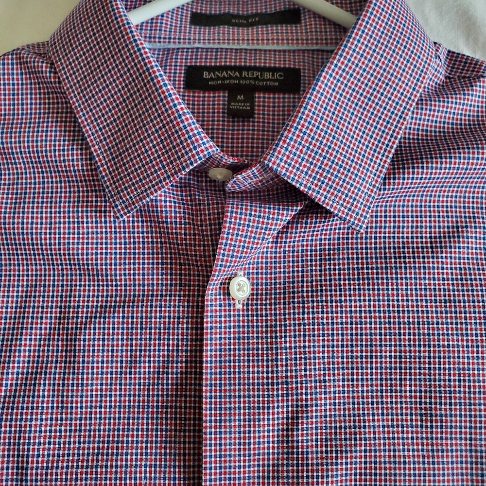 Nearly brand new banana republic button up. Size medium slim